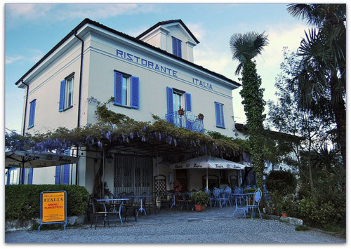 Italian Restaurant Courtyard Outdoor Dining
