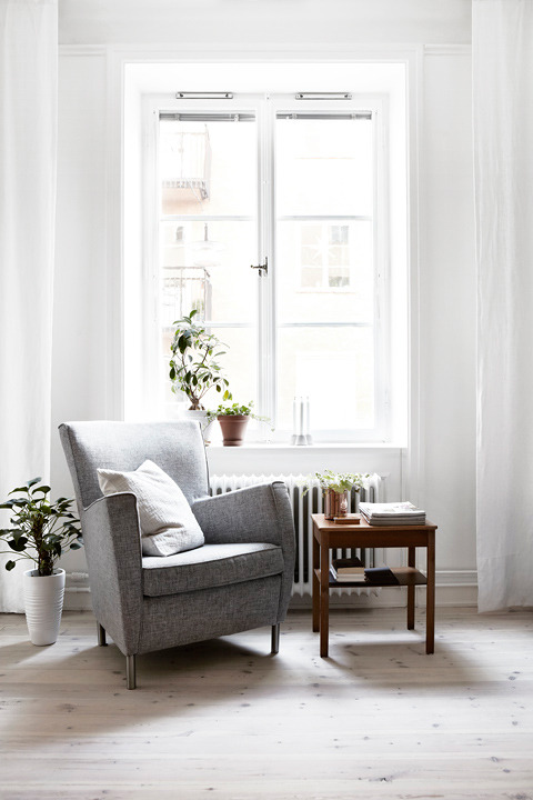 Cozy Living Room Reading Nook Interior
