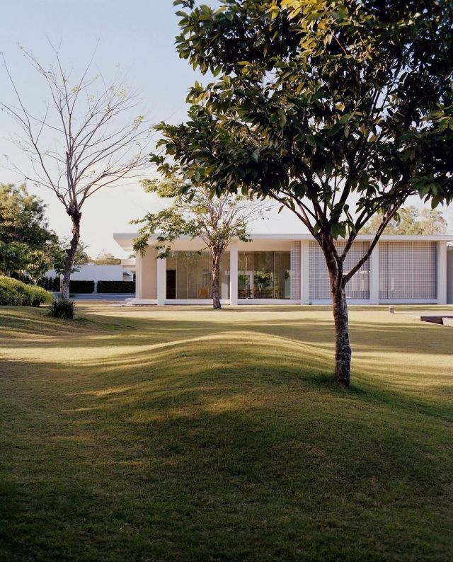 Contemporary Riverside Residence Landscape