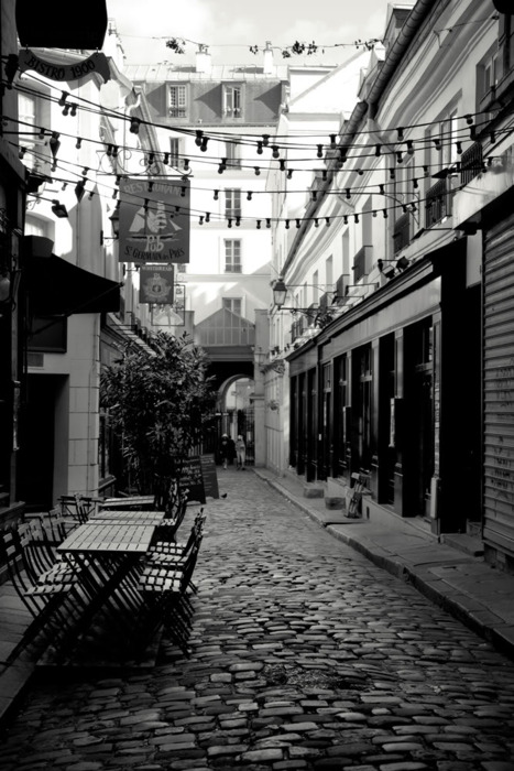 Cobblestone Alley Parisian Street Architecture