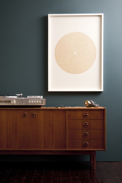 Vintage-style Living Room With Framed Circular Art