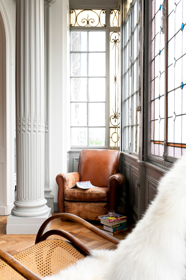 Cozy Reading Nook By Arched Window Interior