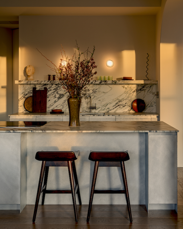 Modern Marble Kitchen Island With Decor