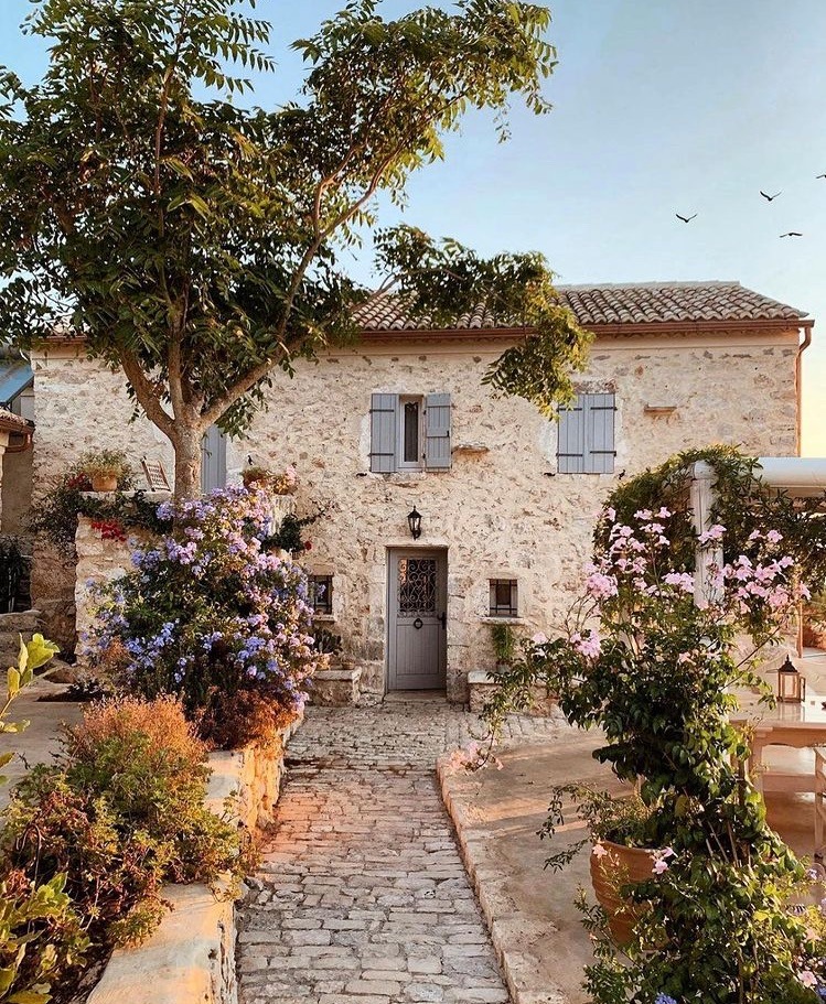 Lush Stone Villa Garden Landscape