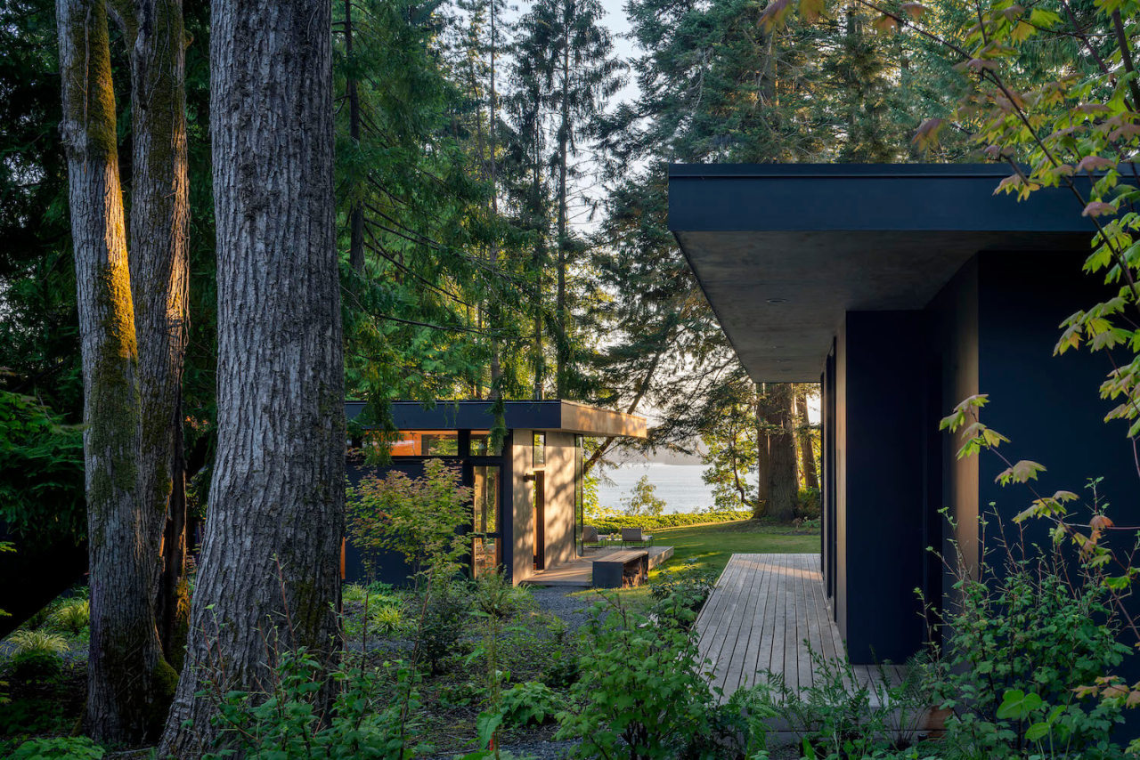 Modern Cabin Lakeside Forest Landscape